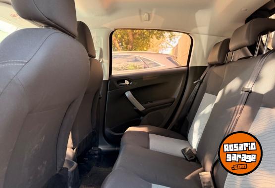 Autos - Peugeot 208 allure touchscreen1.5 2015 Nafta 100000Km - En Venta