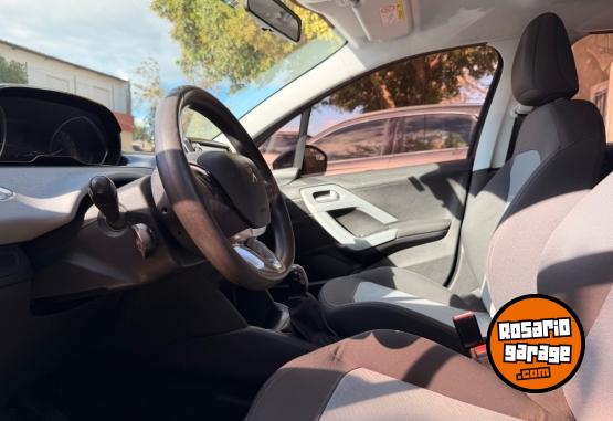 Autos - Peugeot 208 allure touchscreen1.5 2015 Nafta 100000Km - En Venta