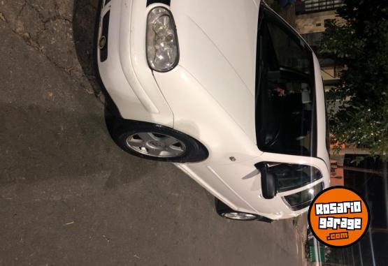 Autos - Volkswagen Golf 2000 Nafta 280000Km - En Venta