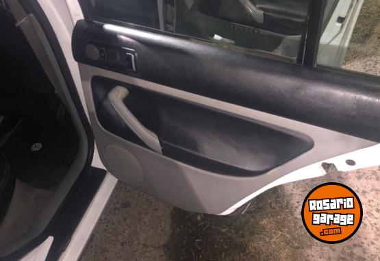 Autos - Volkswagen Golf 2000 Nafta 280000Km - En Venta