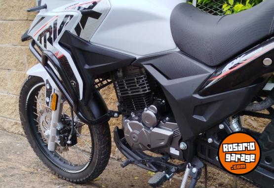 Motos - Corven TRIAX ADV 250 CC 2025 Nafta 4844Km - En Venta