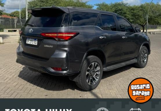 Camionetas - Toyota Hilux sw4 Diamond 2022 Diesel 78000Km - En Venta