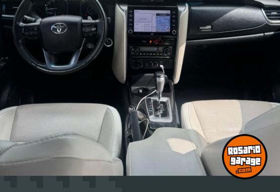 Camionetas - Toyota Hilux sw4 Diamond 2022 Diesel 78000Km - En Venta