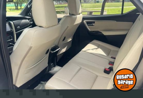 Camionetas - Toyota Hilux sw4 Diamond 2022 Diesel 78000Km - En Venta