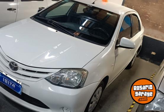 Autos - Toyota Etios 2015 Nafta 189000Km - En Venta