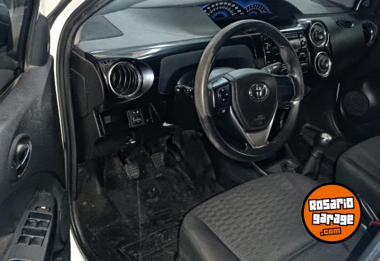 Autos - Toyota Etios 2015 Nafta 189000Km - En Venta