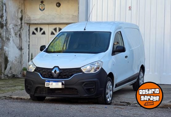 Utilitarios - Renault Kangoo 2021 Nafta 82000Km - En Venta