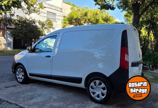 Utilitarios - Renault Kangoo 2021 Nafta 82000Km - En Venta