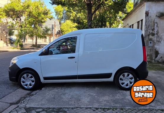 Utilitarios - Renault Kangoo 2021 Nafta 82000Km - En Venta