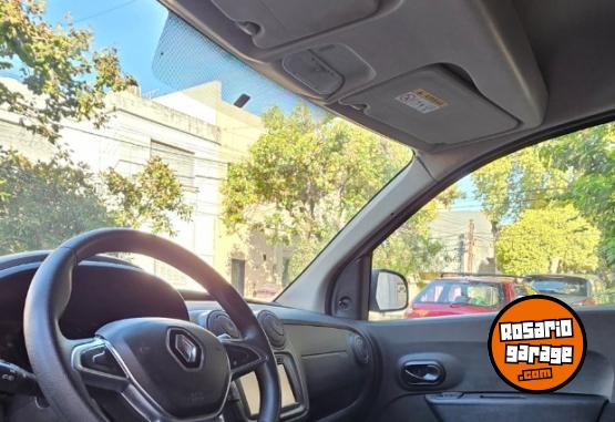 Utilitarios - Renault Kangoo 2021 Nafta 82000Km - En Venta