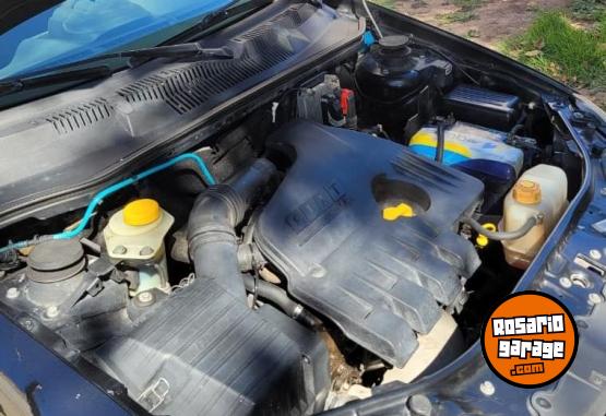 Camionetas - Fiat Strada ADVENTURE 1.8  8V 2010 Nafta 197000Km - En Venta