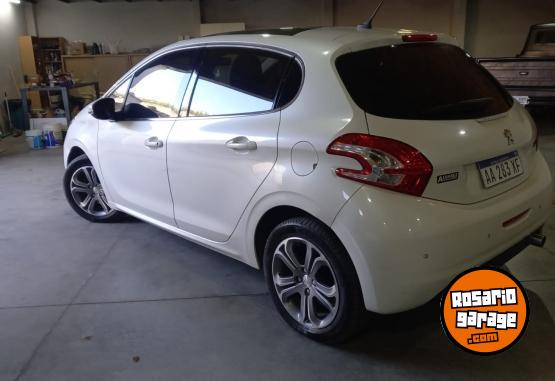 Autos - Peugeot 208 2016 Nafta 93000Km - En Venta