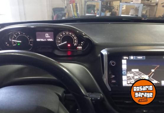 Autos - Peugeot 208 2016 Nafta 93000Km - En Venta
