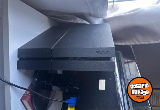 Electr�nica - PS4 Slim con 3 joysticks y 4 juegos - En Venta
