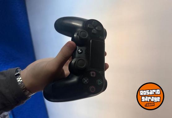 Electr�nica - PS4 Slim con 3 joysticks y 4 juegos - En Venta