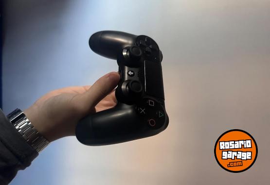 Electr�nica - PS4 Slim con 3 joysticks y 4 juegos - En Venta