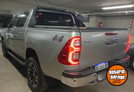 Camionetas - Toyota Hilux SRX 2021 Diesel 110000Km - En Venta