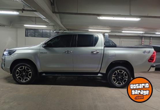 Camionetas - Toyota Hilux SRX 2021 Diesel 110000Km - En Venta