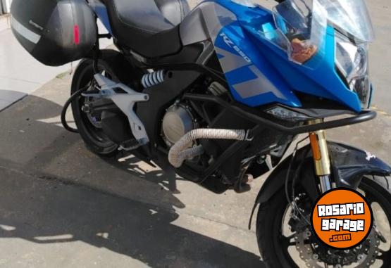 Motos - CF 650MT 2022 Nafta 11000Km - En Venta