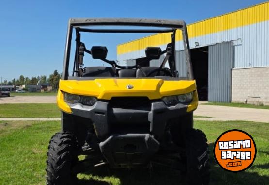 Cuatris y UTVs - Can Am Defender Base HD8 2018  15600Km - En Venta