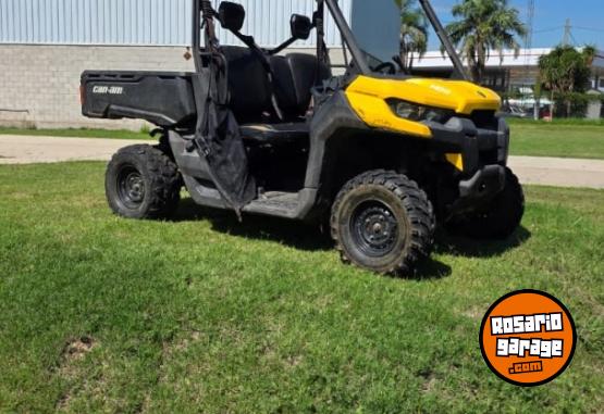 Cuatris y UTVs - Can Am Defender Base HD8 2018  15600Km - En Venta