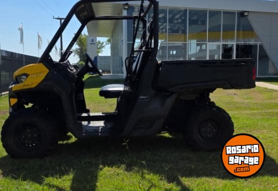 Cuatris y UTVs - Can Am Defender Base HD8 2018  15600Km - En Venta