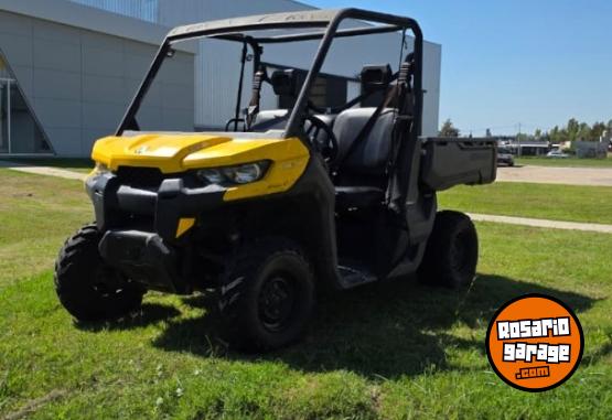 Cuatris y UTVs - Can Am Defender Base HD8 2018  15600Km - En Venta