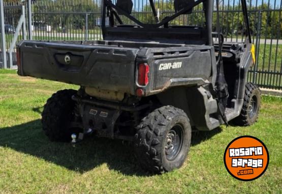 Cuatris y UTVs - Can Am Defender Base HD8 2018  15600Km - En Venta