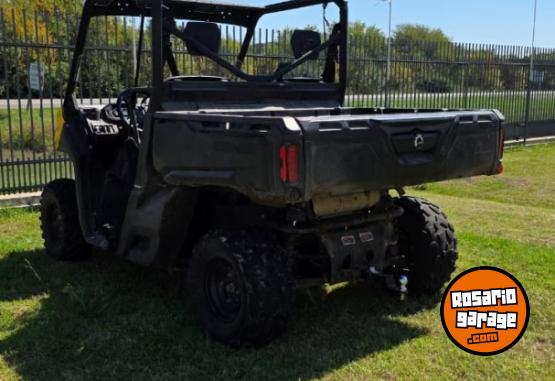 Cuatris y UTVs - Can Am Defender Base HD8 2018  15600Km - En Venta