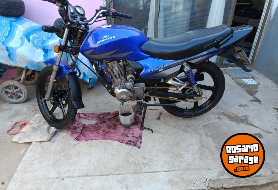 Motos - Maveric Strek 2015 Nafta 8300Km - En Venta