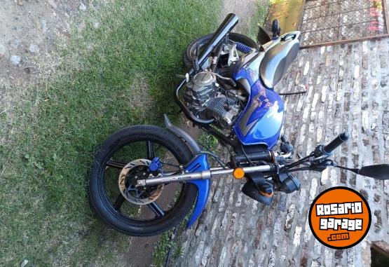 Motos - Maveric Strek 2015 Nafta 8300Km - En Venta