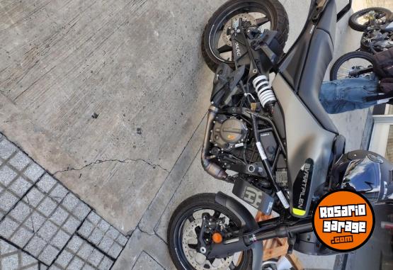 Motos - Husqvarna Svartpilen 250 2025 Nafta 1067Km - En Venta