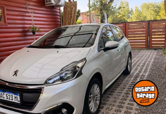 Autos - Peugeot 208 2018 Nafta 56000Km - En Venta