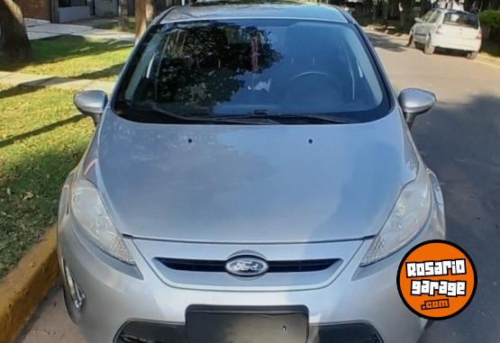 Autos - Ford Fiesta Kinetic Titanium 2011 Nafta 150000Km - En Venta