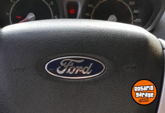 Autos - Ford Fiesta Kinetic Titanium 2011 Nafta 150000Km - En Venta