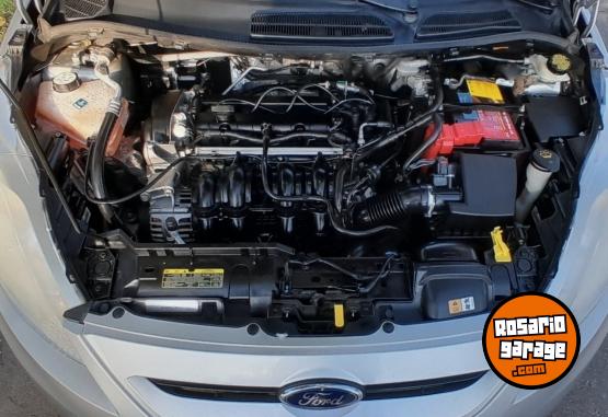 Autos - Ford Fiesta Kinetic Titanium 2011 Nafta 150000Km - En Venta