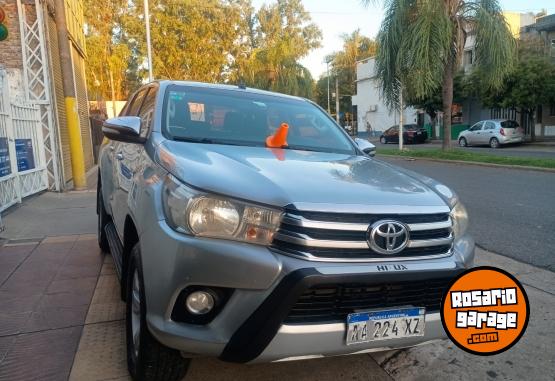 Camionetas - Toyota Hilux SRV 2016 Diesel 260000Km - En Venta