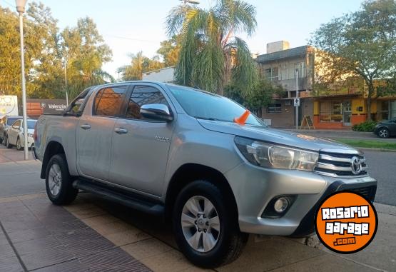 Camionetas - Toyota Hilux SRV 2016 Diesel 260000Km - En Venta