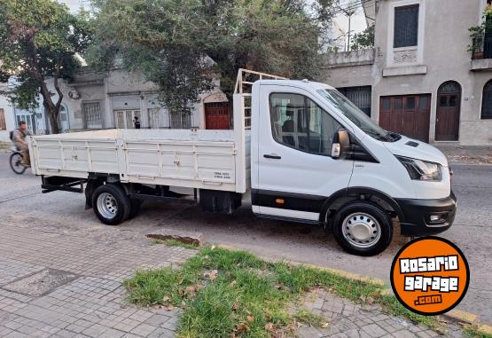 Camiones y Grúas - Camion ford transit chasis con carrocería 2021 impecable full - En Venta