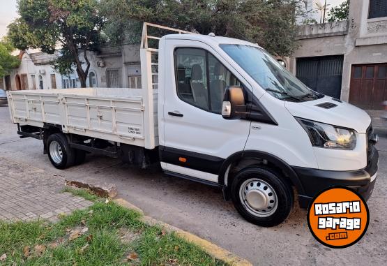 Camiones y Grúas - Camion ford transit chasis con carrocería 2021 impecable full - En Venta