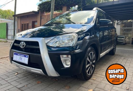Autos - Toyota Etios Cross 2015 Nafta 109000Km - En Venta