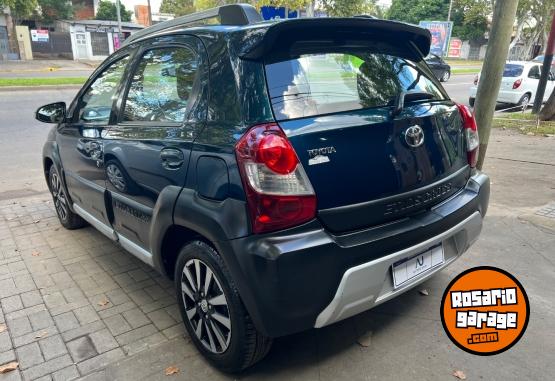 Autos - Toyota Etios Cross 2015 Nafta 109000Km - En Venta