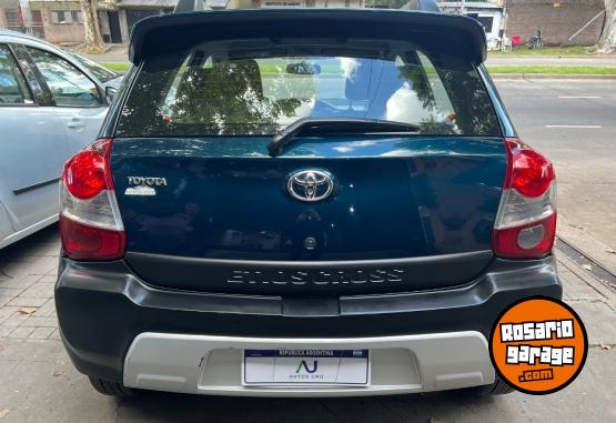 Autos - Toyota Etios Cross 2015 Nafta 109000Km - En Venta