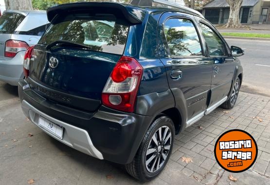 Autos - Toyota Etios Cross 2015 Nafta 109000Km - En Venta