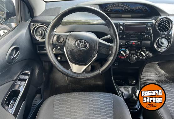 Autos - Toyota Etios Cross 2015 Nafta 109000Km - En Venta
