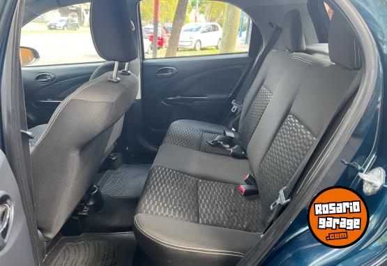 Autos - Toyota Etios Cross 2015 Nafta 109000Km - En Venta