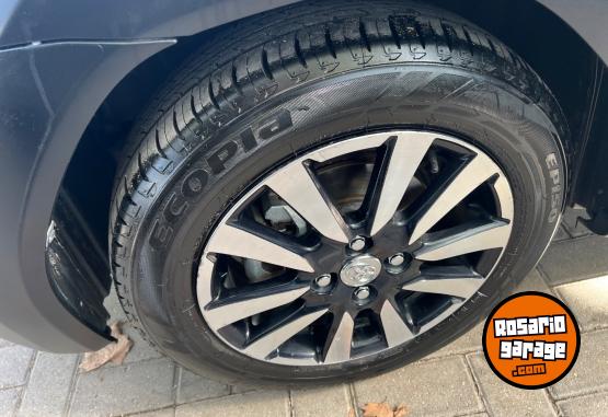 Autos - Toyota Etios Cross 2015 Nafta 109000Km - En Venta