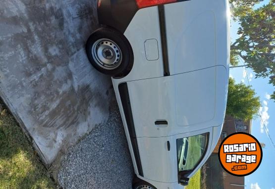 Utilitarios - Renault Kangoo 2020 Nafta 85000Km - En Venta