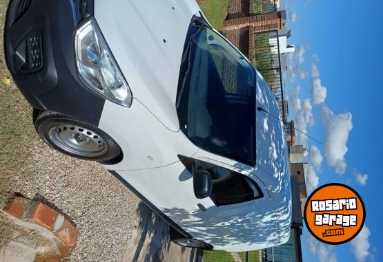 Utilitarios - Renault Kangoo 2020 Nafta 85000Km - En Venta