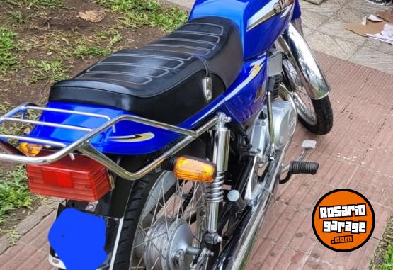 Motos - Suzuki AX 100 2013 Nafta 13400Km - En Venta